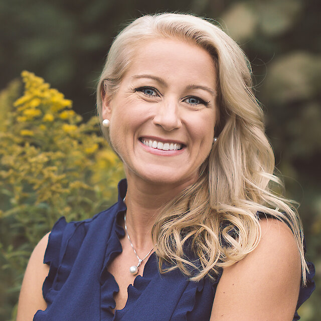 Lesley Gunderson - Leadership & Career Coach